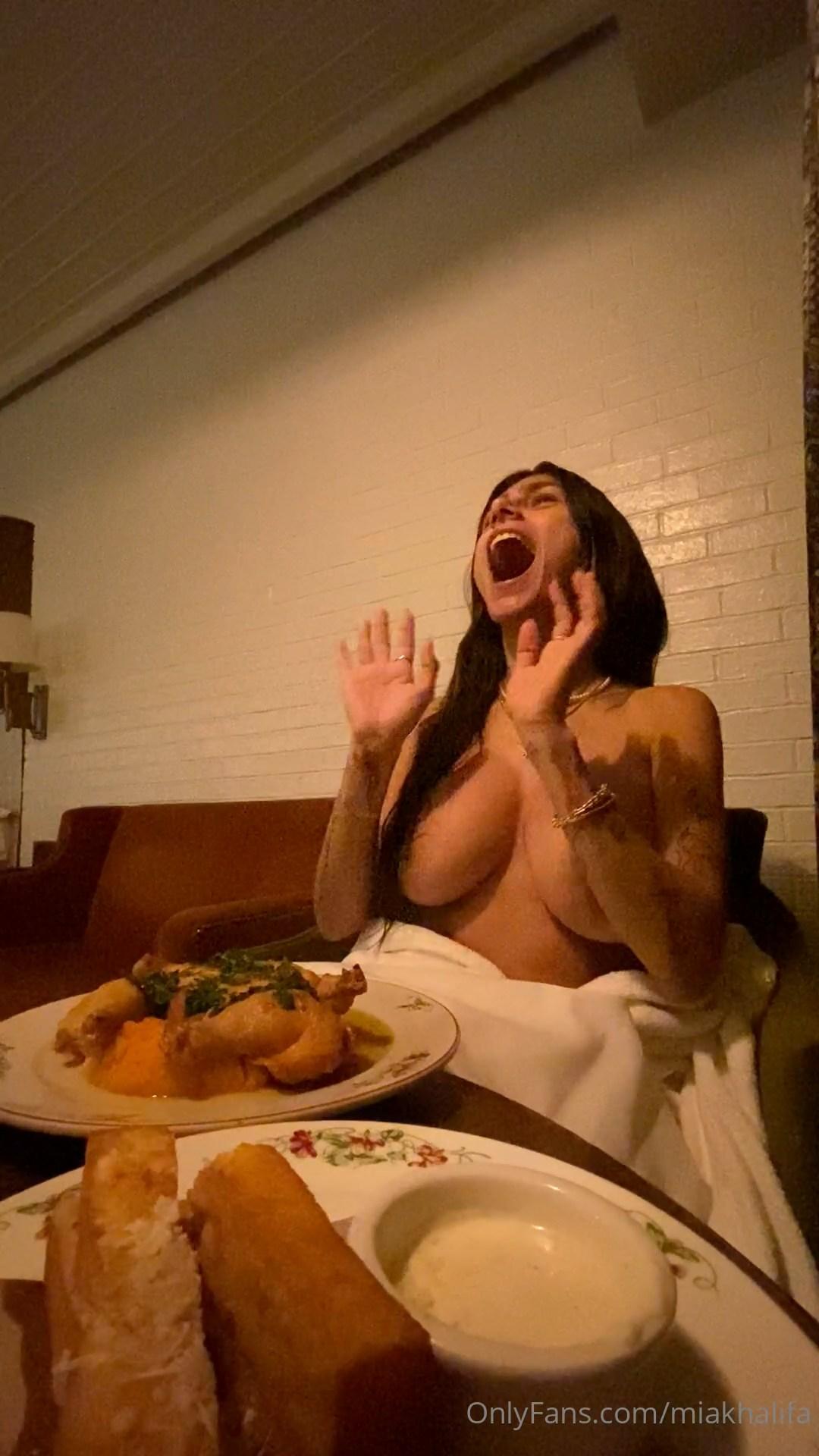 mia khalifa nude dinner onlyfans livestream leaked