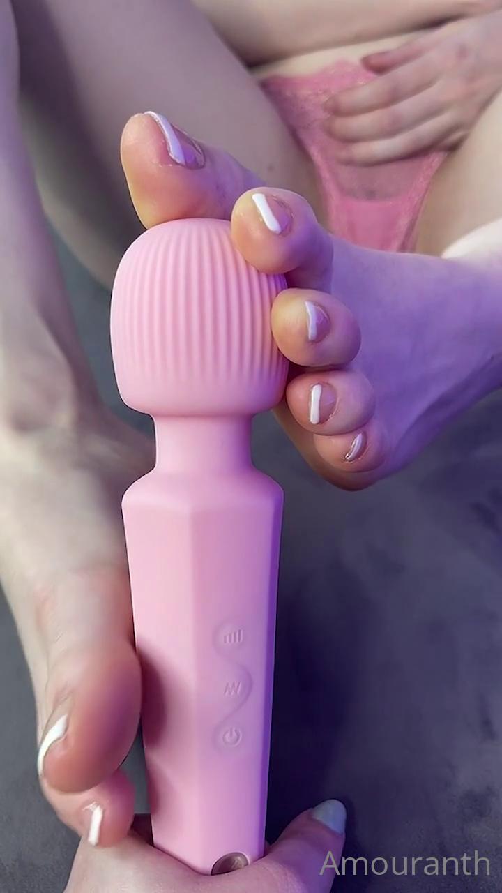 amouranth bare feet vibrator footjob onlyfans video leaked zadtom