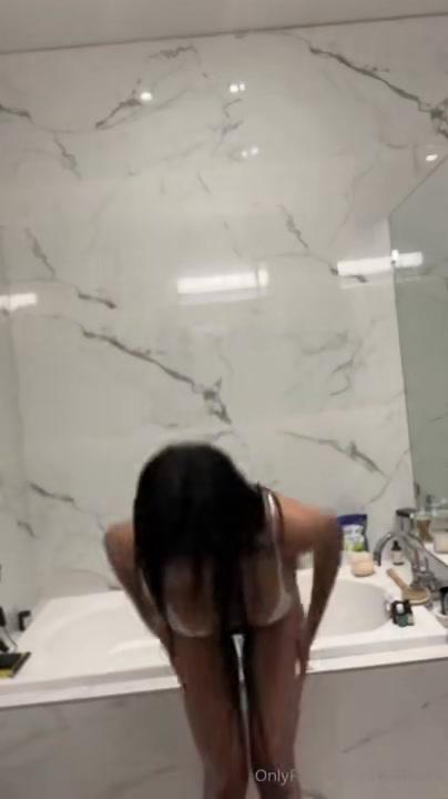 mia khalifa nude nipple slip onlyfans livestream leaked eyujud