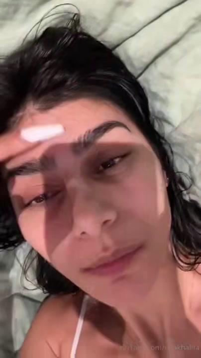 mia khalifa nude nipple slip onlyfans livestream leaked oievkr