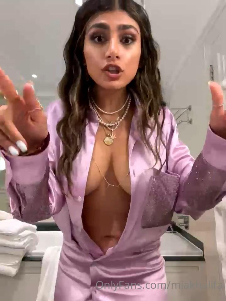 mia khalifa topless high heel try on onlyfans video leaked vpcghi influencersgonewild